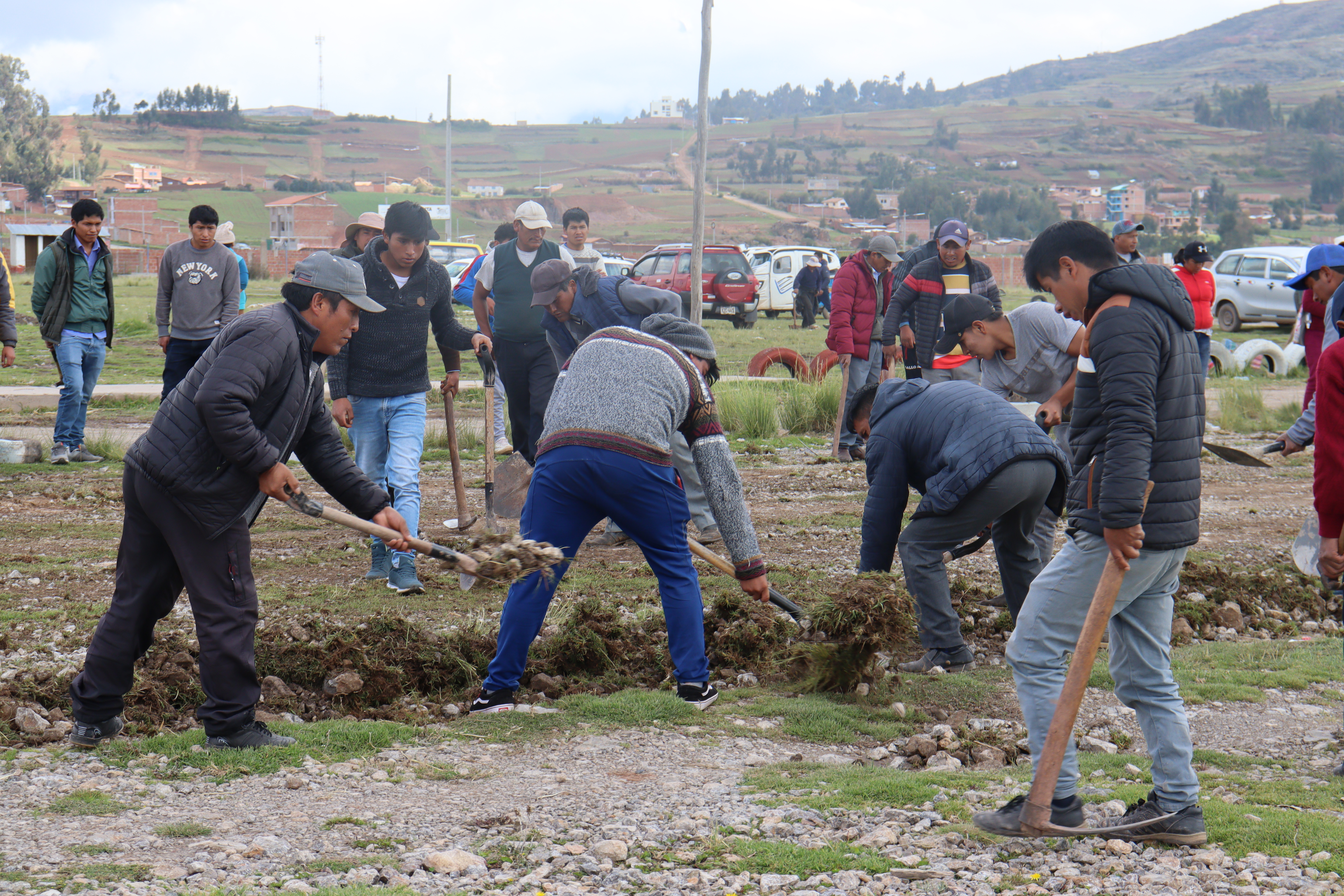 Población participa de la faena en Piruay Pampa