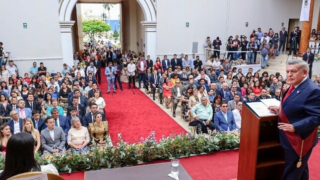 César Acuña: “Hoy más que nunca debemos estar juntos por la paz y el desarrollo”