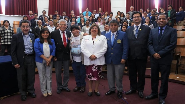 En la foto aparece la Ministra de Salud y otras autoridades del Minsa en la ceremonia por Día Mundial de la Lucha contra la Poliomielitis.