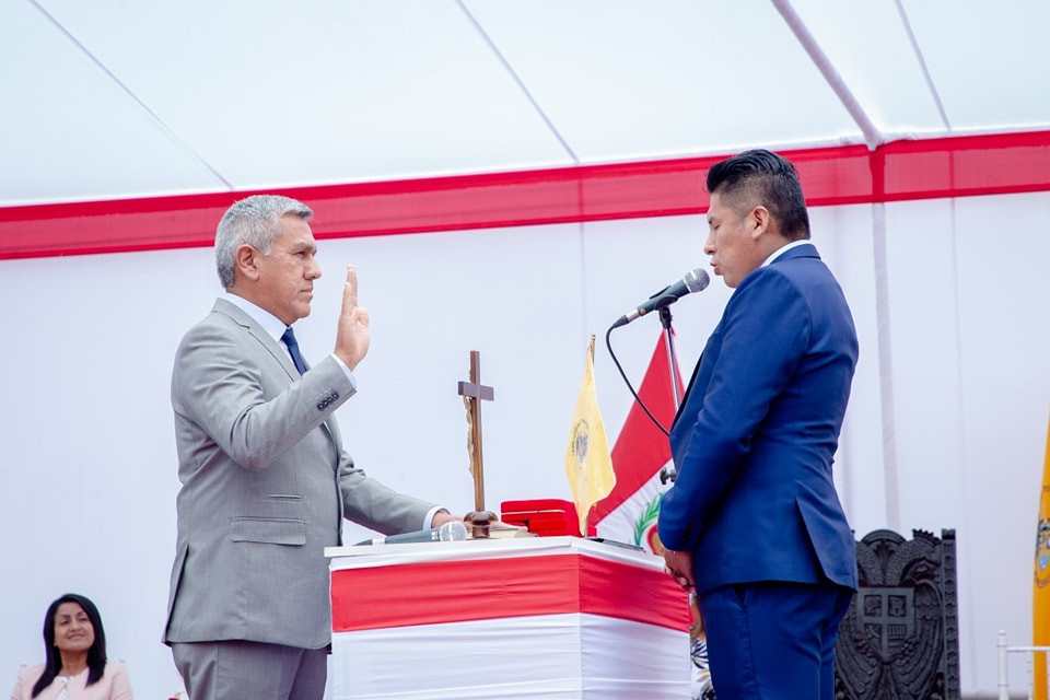 Dr. Fernando Cárdenas Sánchez juró como alcalde provincial de Huaral