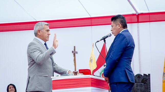 Dr. Fernando Cárdenas Sánchez juró como alcalde provincial de Huaral