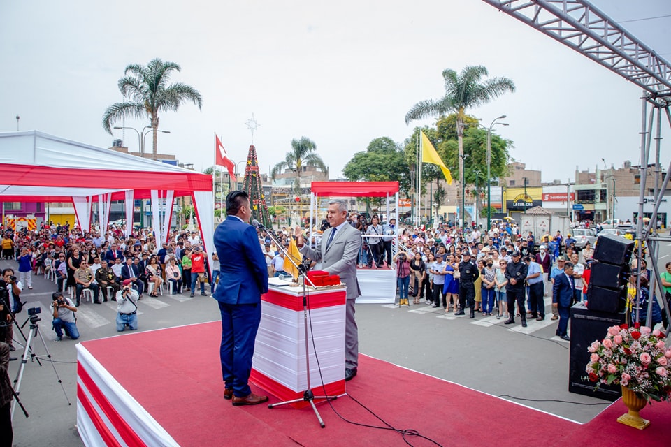 Dr. Fernando Cárdenas Sánchez juró como alcalde provincial de Huaral