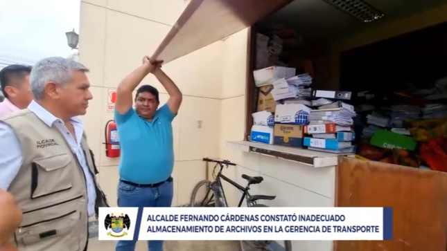Alcalde Fernando Cárdenas constató inadecuado almacenamiento de archivos en la gerencia de transporte