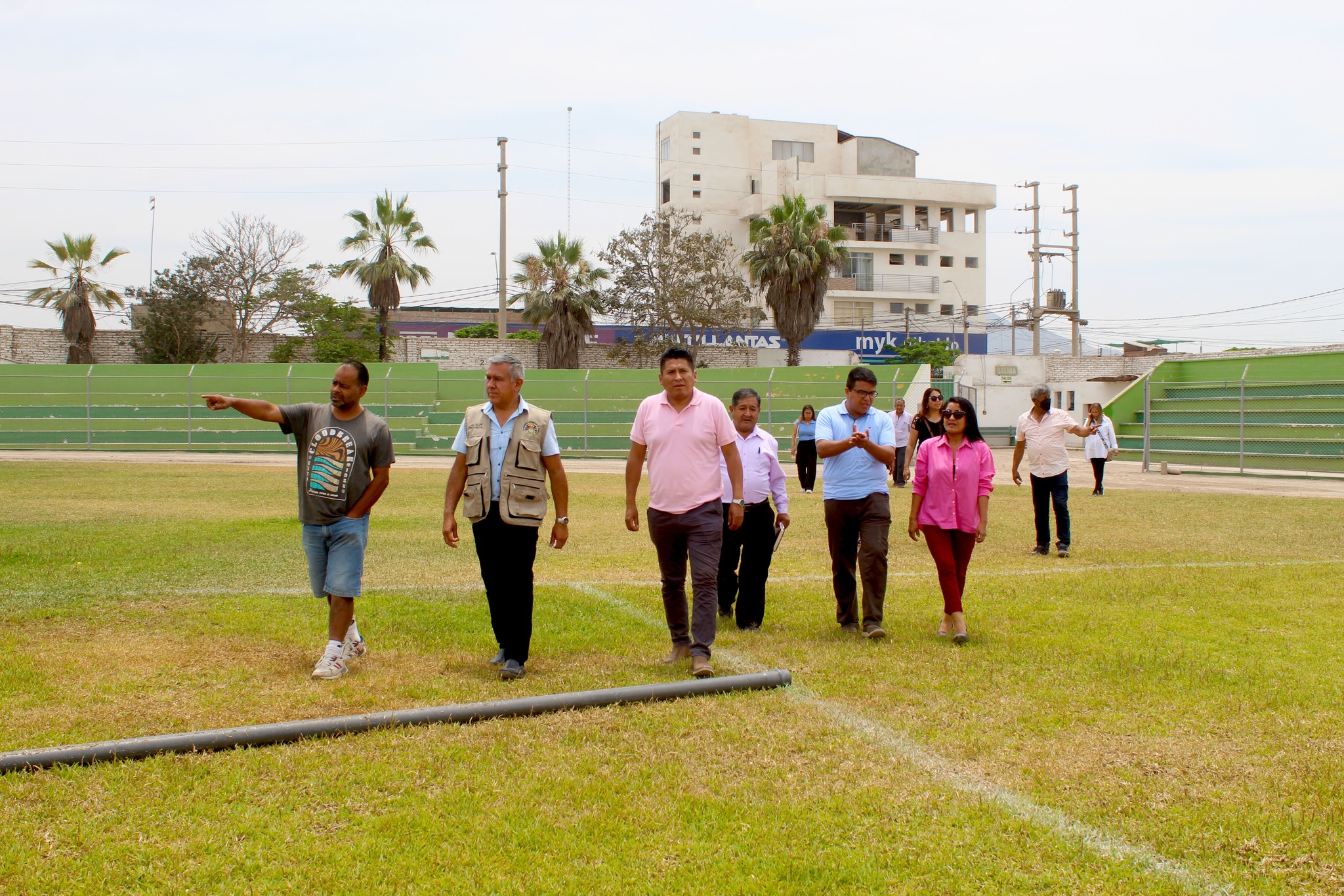 Alcalde Fernando Cárdenas inspecciona instalaciones del estadio Julio Lores Colán y Centro Canino Municipal