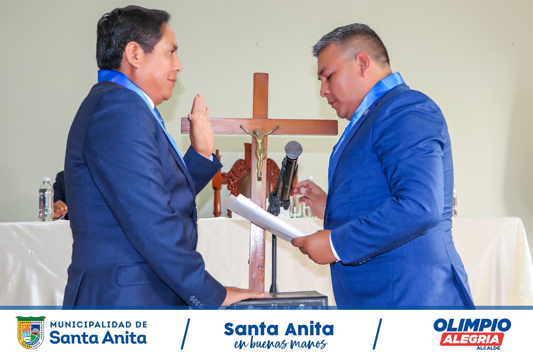 Nuestro alcalde Mg. Olimpio Alegría juramento como presidente de CODISEC, conjuntamente con las principales autoridades de nuestro distrito, fortaleciendo así el compromiso de trabajar por una Santa Anita segura.