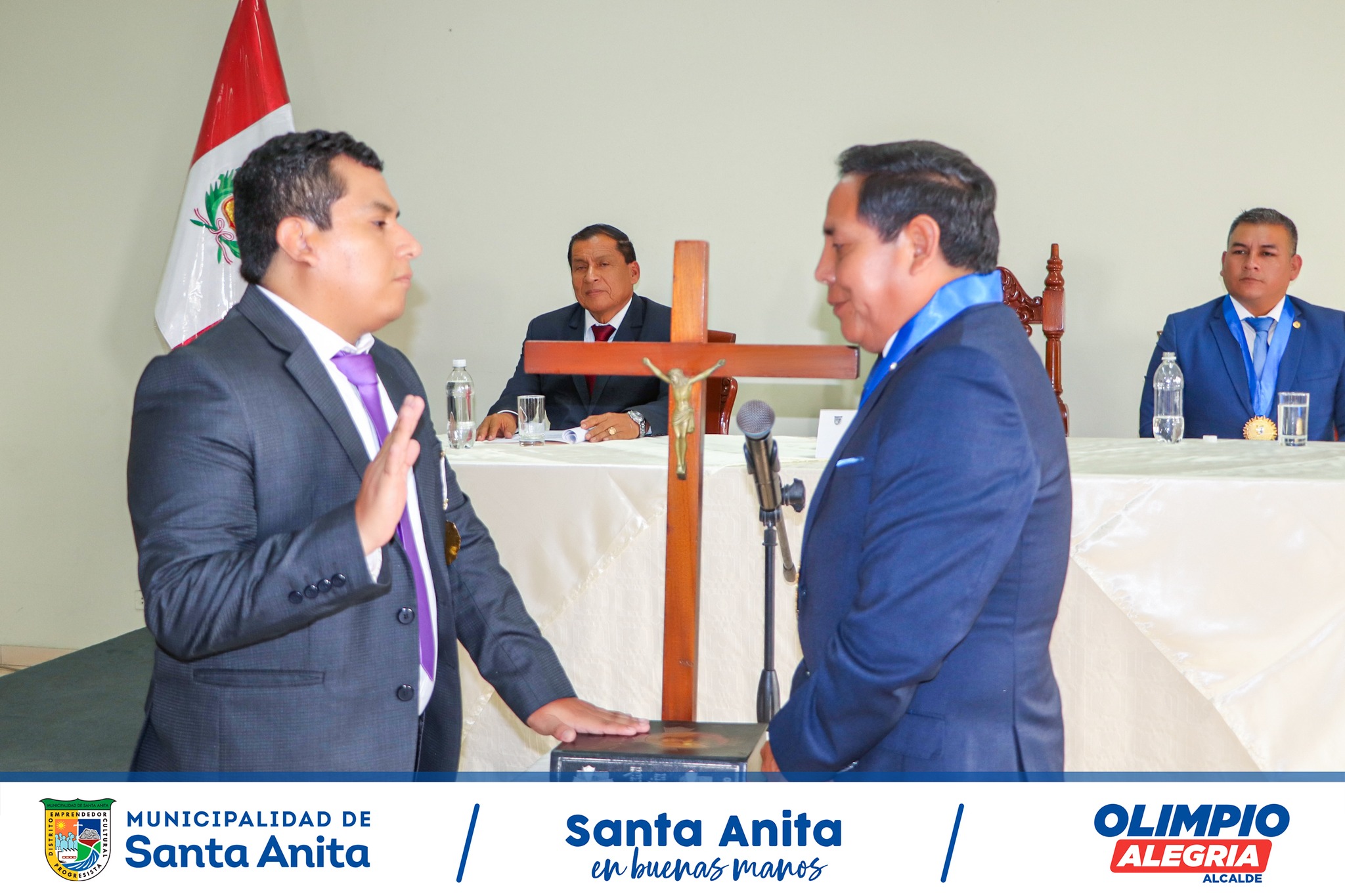 Nuestro alcalde Mg. Olimpio Alegría juramento como presidente de CODISEC, conjuntamente con las principales autoridades de nuestro distrito, fortaleciendo así el compromiso de trabajar por una Santa Anita segura.