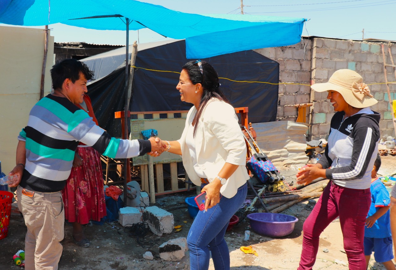 Visita de vicegobernadora a familias damnificadas