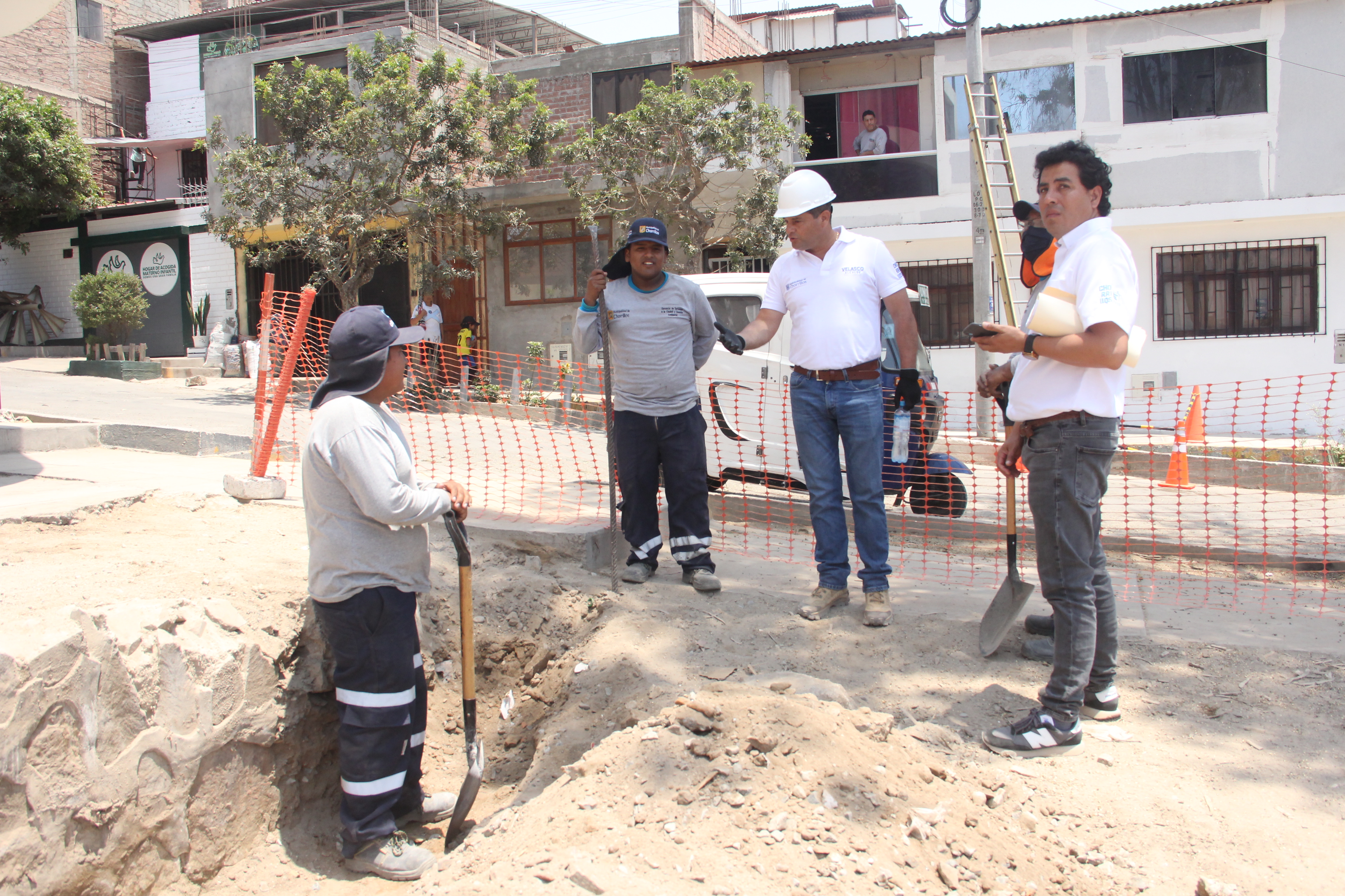 Foto de la construcción de dos nuevos parques para los vecinos en la parte baja de San Genaro