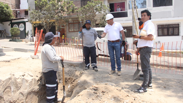 Foto de la construcción de dos nuevos parques para los vecinos en la parte baja de San Genaro