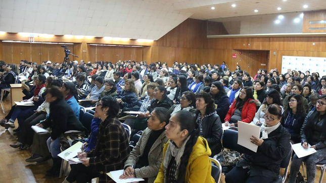 Alrededor de 300 docentes del país fueron capacitados por especialistas del INEN