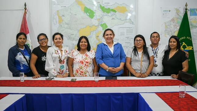 Reunión para tratar temas concernientes a la problemática de la comunidad nativa independencia.