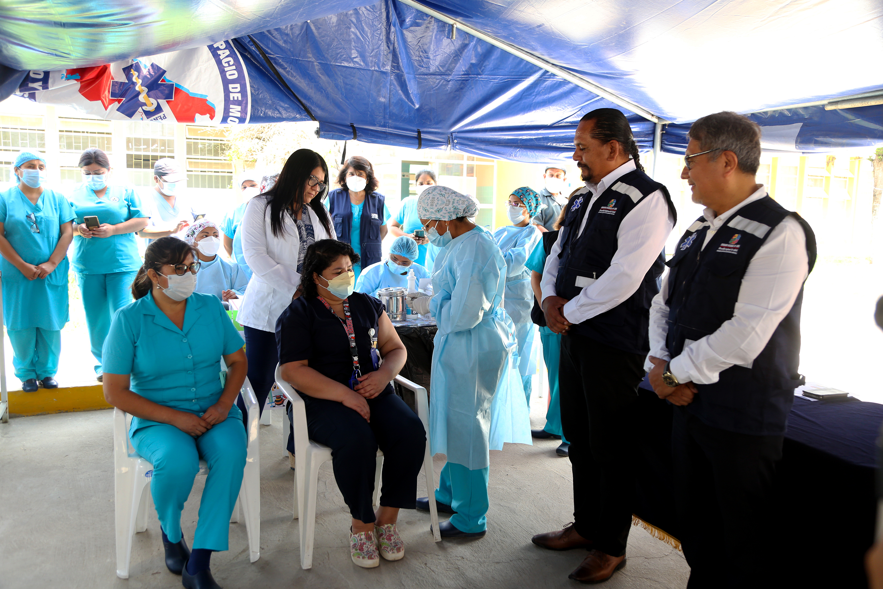 Vacuna bivalente contra el covid-19 empieza a aplicarse al personal de salud en la región Lima