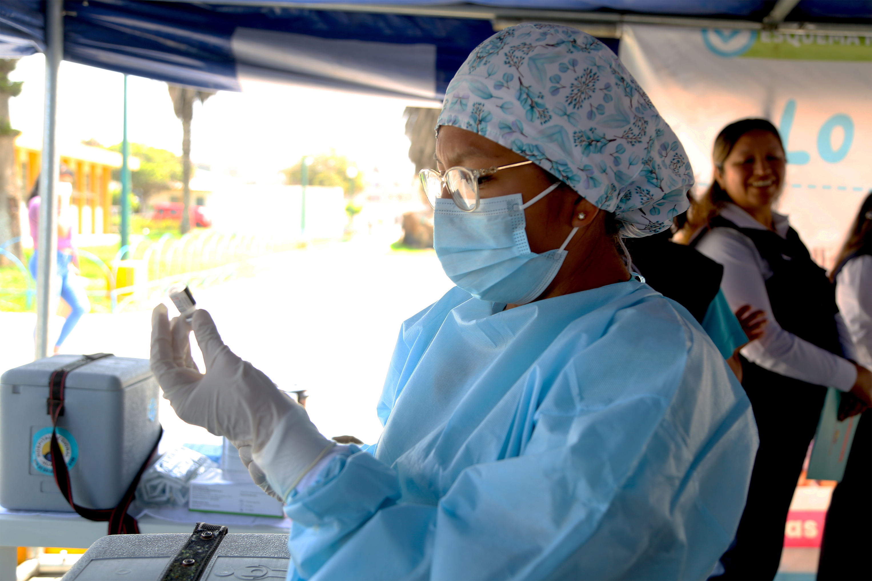 Vacuna bivalente contra el covid-19 empieza a aplicarse al personal de salud en la región Lima