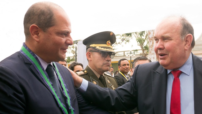 Foto de Alcalde de Lima, Rafael López Aliaga, pide trabajar junto a la Municipalidad de Chorrillos y hacer una “súper Costa Verde”