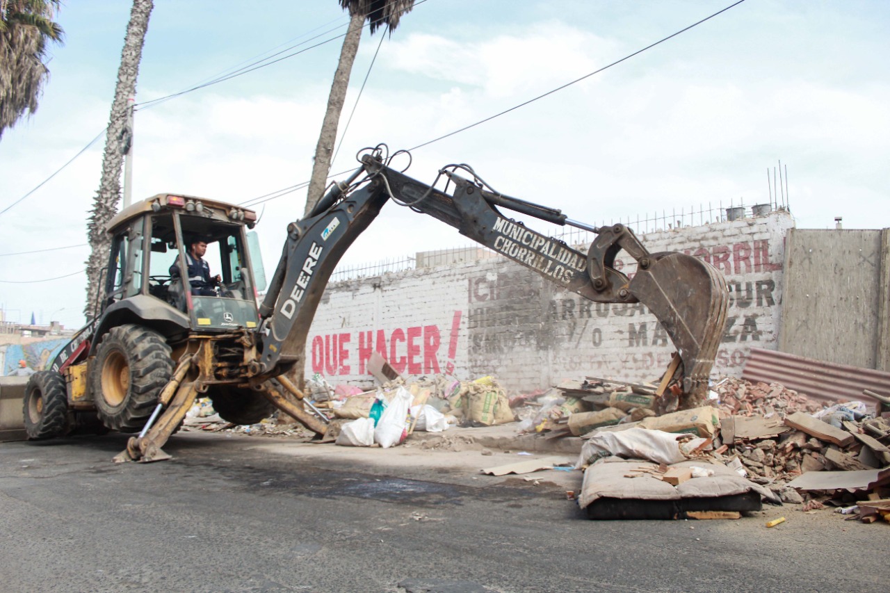 Foto de Municipalidad de Chorrillos limpia y recoge hasta el momento mil 500 toneladas de basura y desmonte