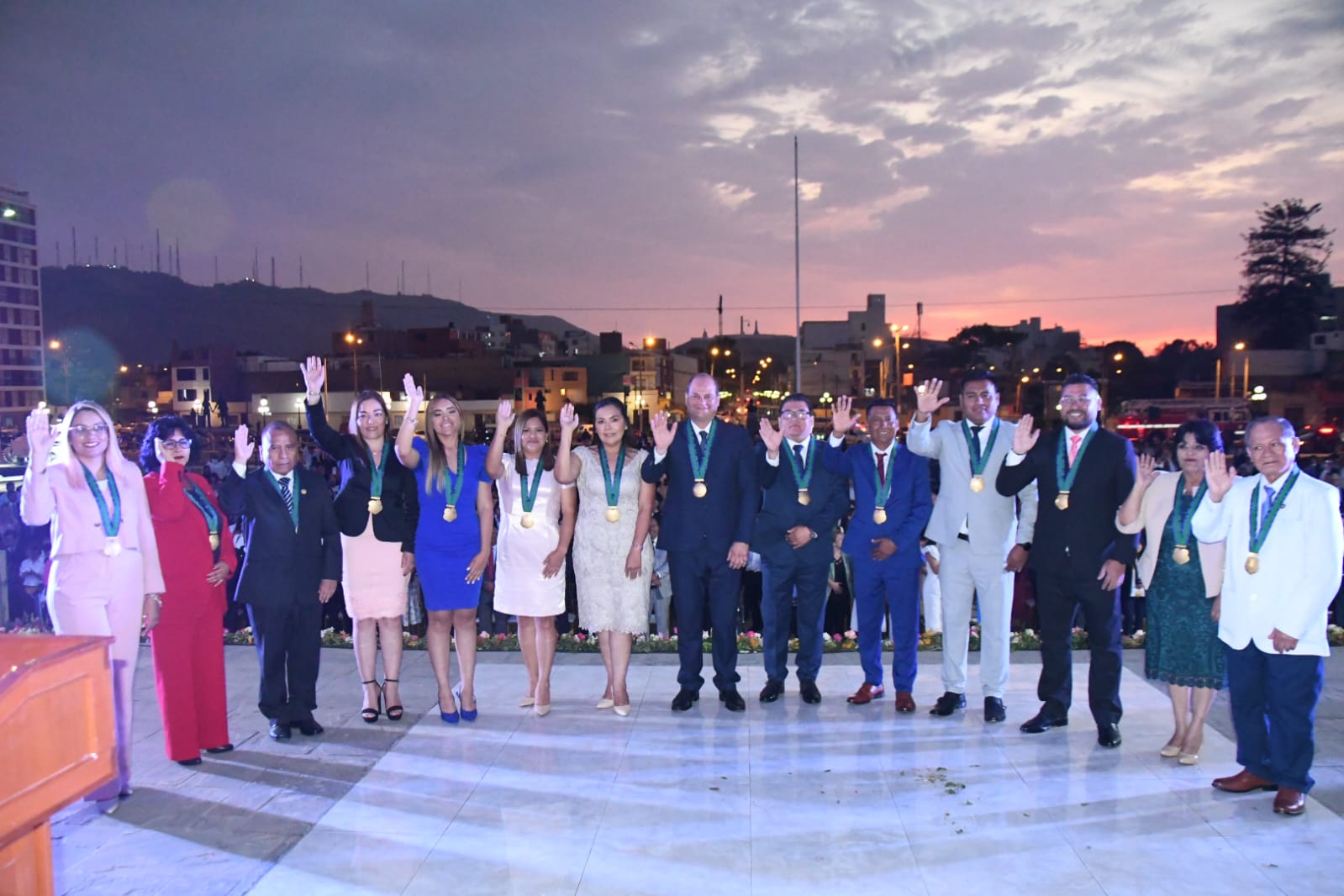 Foto de Alcalde electo del Distrito de Chorrillos, Fernando Velasco, juramentó en una emotiva ceremonia