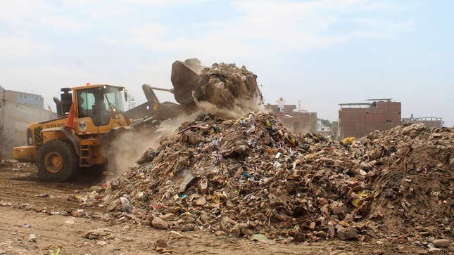 Maquinaria Municipal realizó limpieza de zonas olvidadas por años
