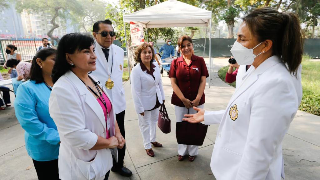 Minsa inicia la vacunación bivalente contra la covid-19 en hospitales de regiones del país-