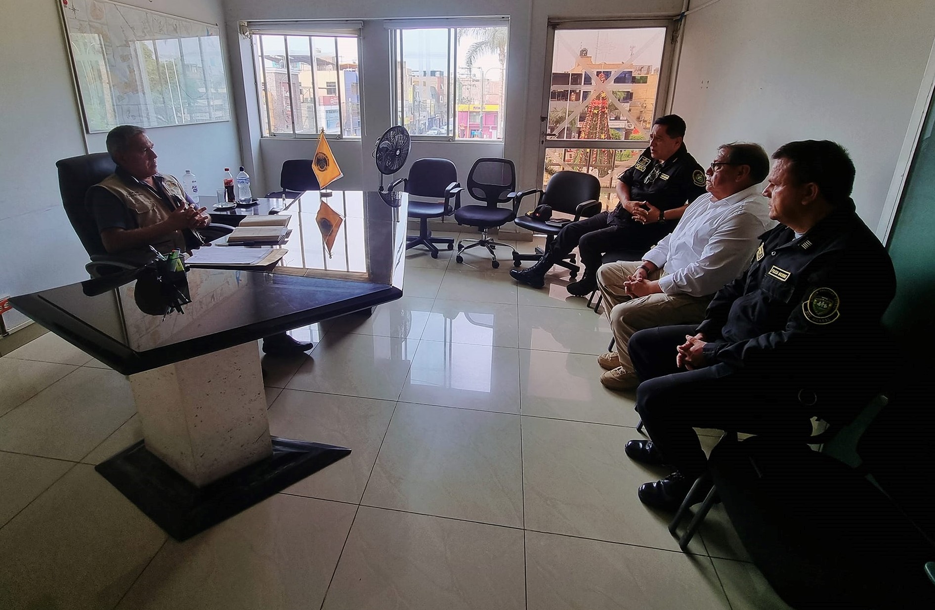 El alcalde Fernando Cárdenas y el jefe de la PNP se reunieron para establecer estrategias contra la inseguridad ciudadana 