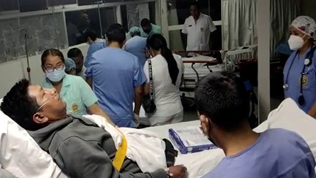Juliaca: policía que resguardaba el aeropuerto resultó herido por explosivo arrojado por vándalos 