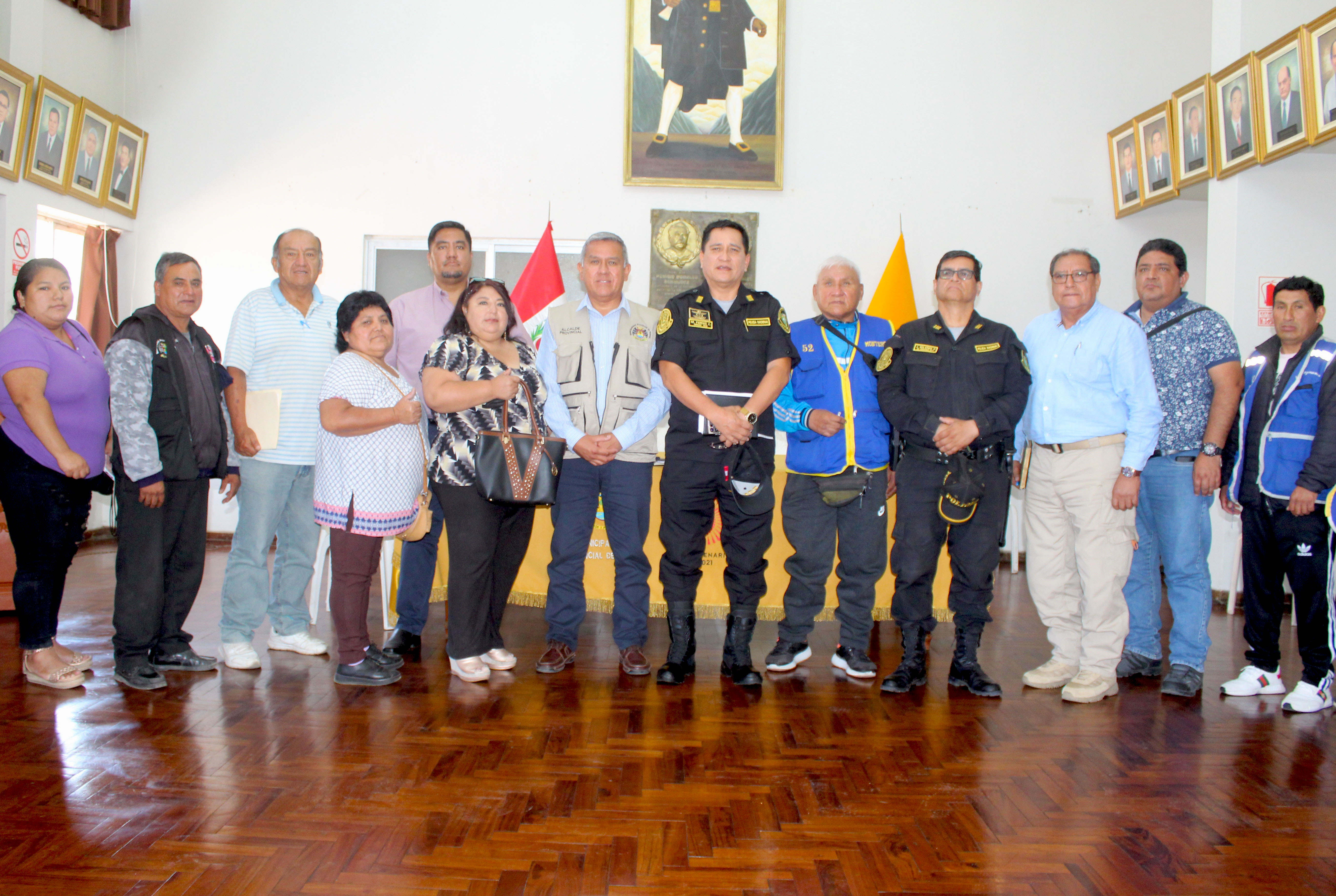El alcalde Fernando Cárdenas, se reunió esta mañana con dirigentes mototaxistas para iniciar coordinaciones, que tendrán como fin establecer estrategias para hacerle frente a la inseguridad ciudadana