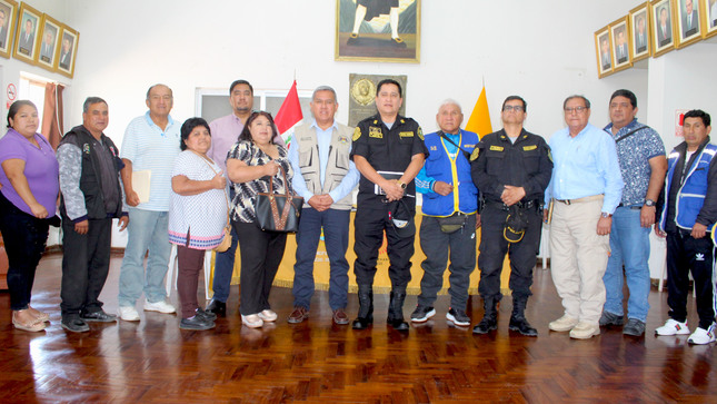 El alcalde Fernando Cárdenas, se reunió esta mañana con dirigentes mototaxistas para iniciar coordinaciones, que tendrán como fin establecer estrategias para hacerle frente a la inseguridad ciudadana