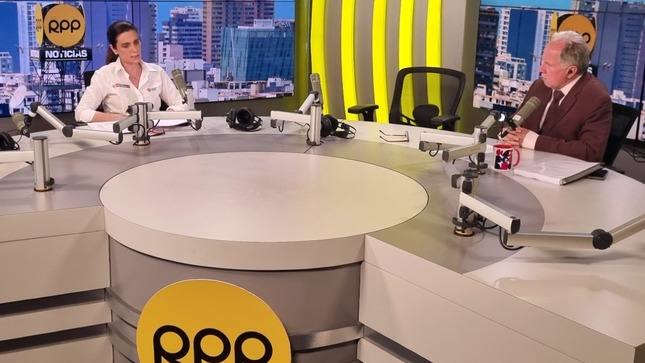 Ministra de Vivienda en el set de RPP con el periodista Fernando Carvallo