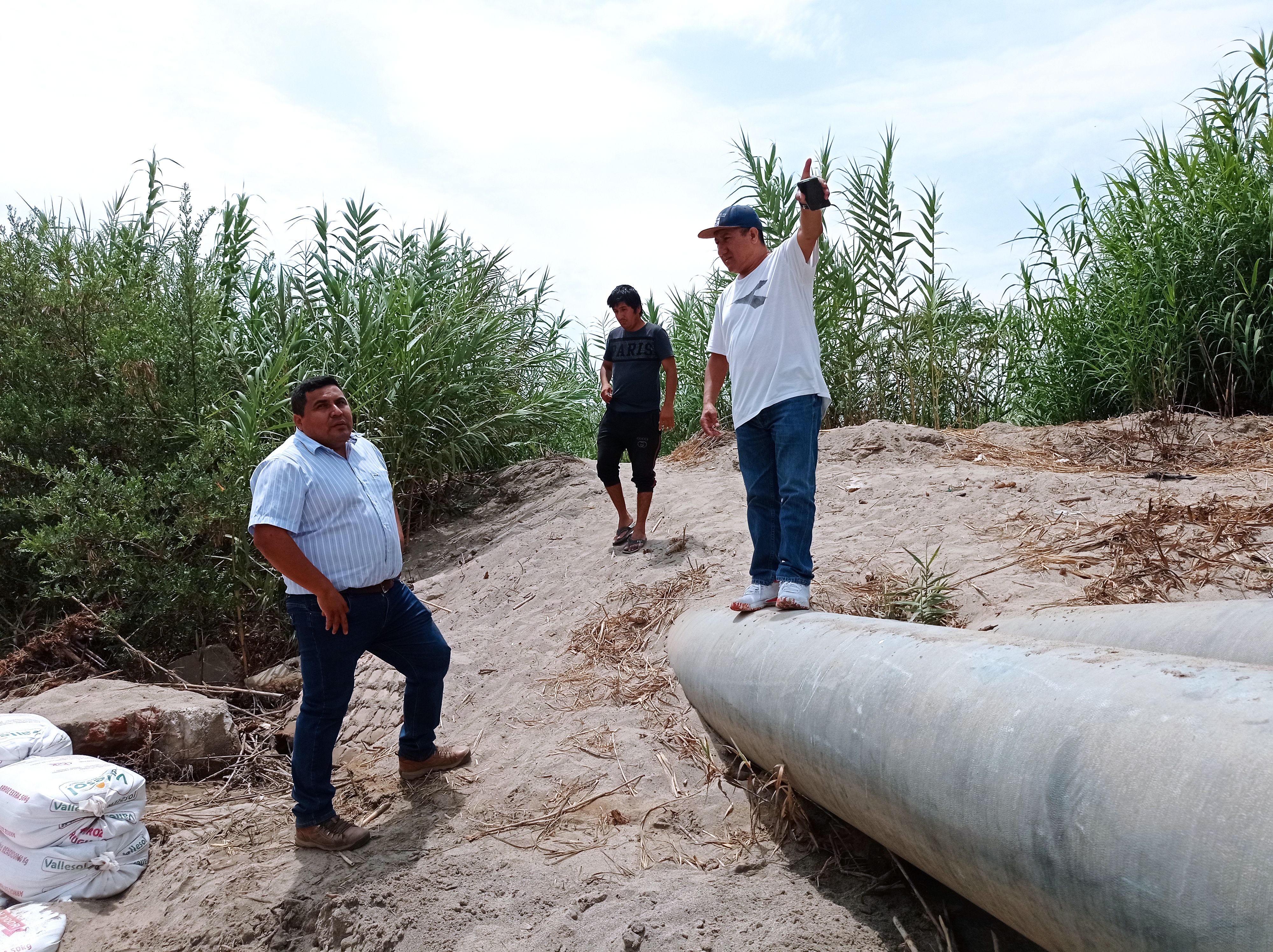 ANA Supervisa el Inicio de Labores de recarga artificial De Poza de infiltración en Villacuri