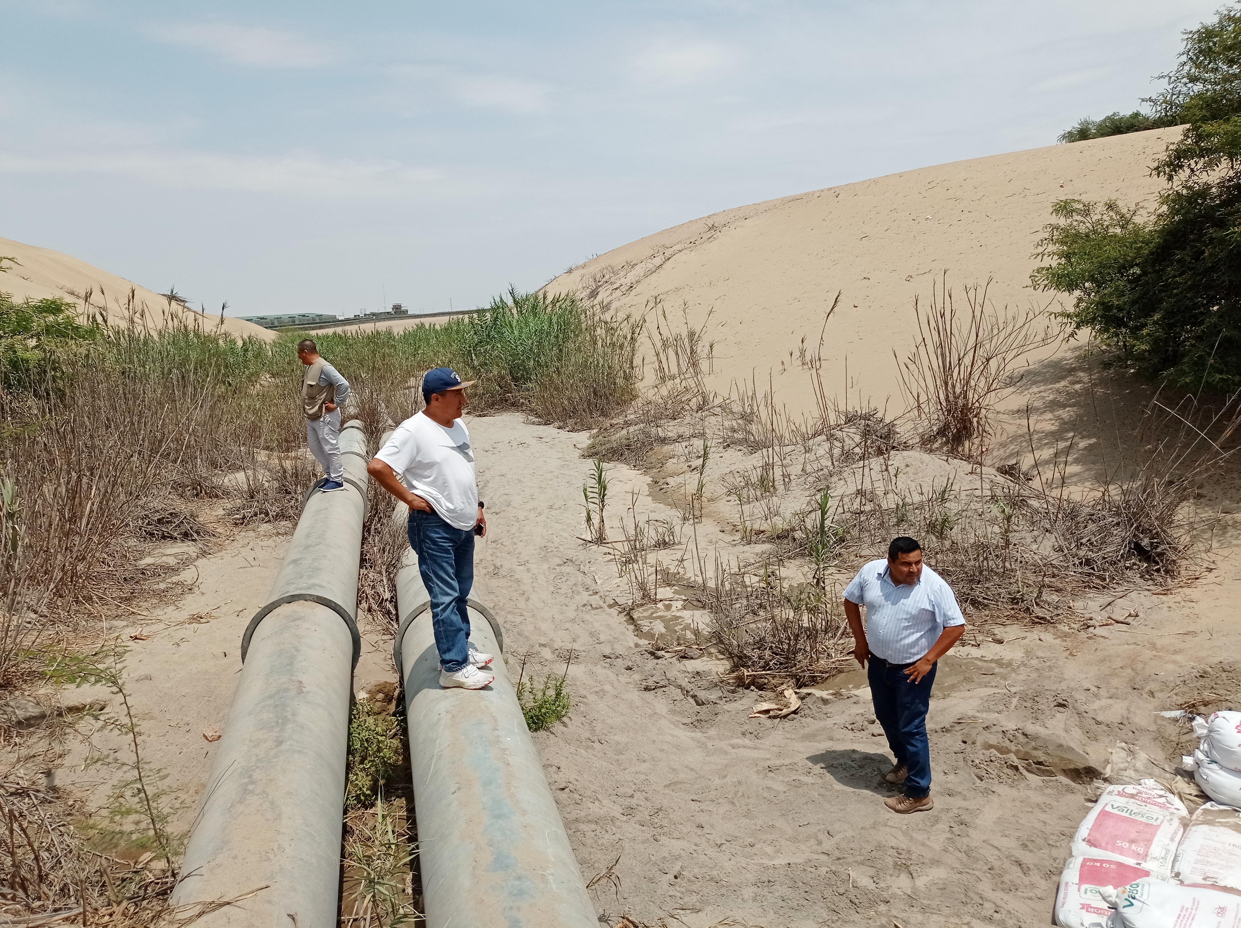 ANA Supervisa el Inicio de Labores de recarga artificial De Poza de infiltración en Villacuri