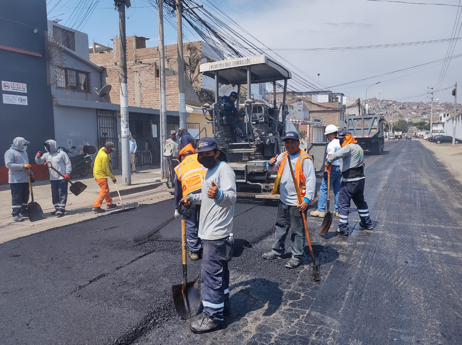 Foto de Municipalidad de Chorrillos mejoró el asfaltado de seis cuadras de pista en la Avenida Los Horizontes
