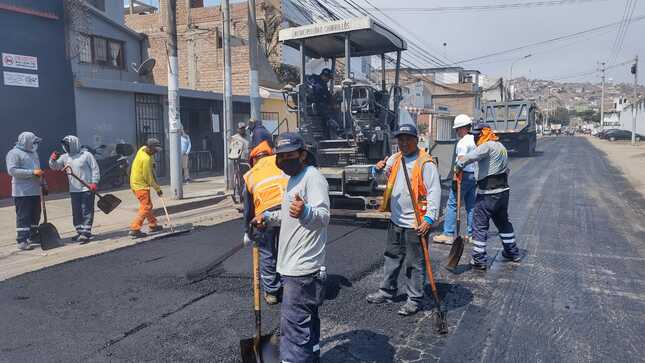 Foto de Municipalidad de Chorrillos mejoró el asfaltado de seis cuadras de pista en la Avenida Los Horizontes