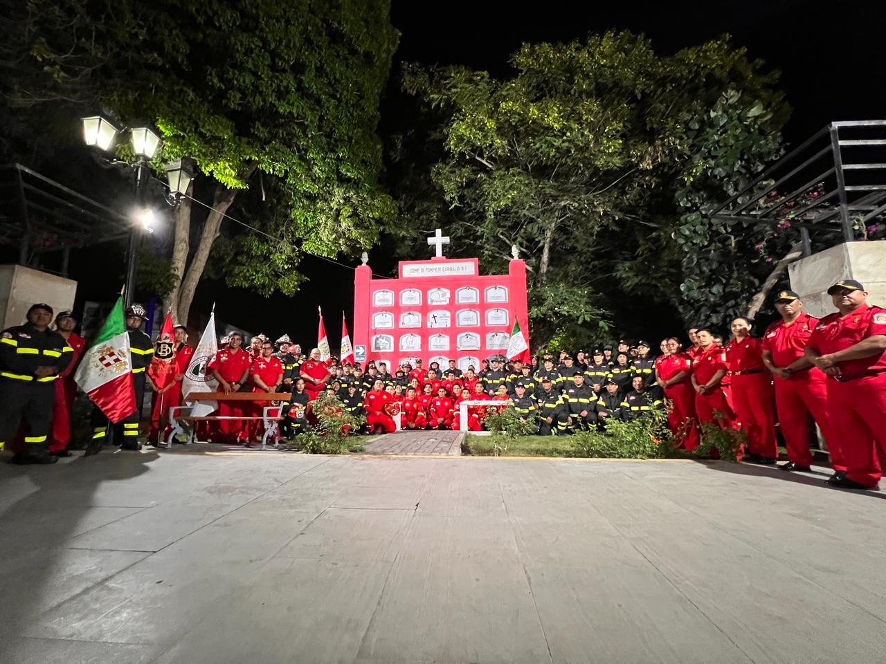 Foto Municipalidad de Chorrillos y la Compañía de Bomberos N°6 rindió homenaje a nuestros héroes de la Guerra del Pacífico