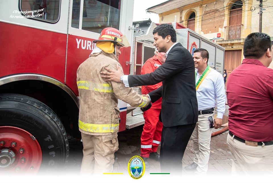 Alcalde provincial hace entrega de máquina de agua donada desde EEUU a la compañía de bomberos salvadora Yurimaguas - B85