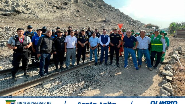 Nuestro  Alcalde #OlimpioAlegría, encabezó el operativo de erradicación de desmonte, limpieza y seguridad en la Av. Ferrocarril, junto al equipo municipal de parques y jardines, limpieza pública, serenazgo y transporte.