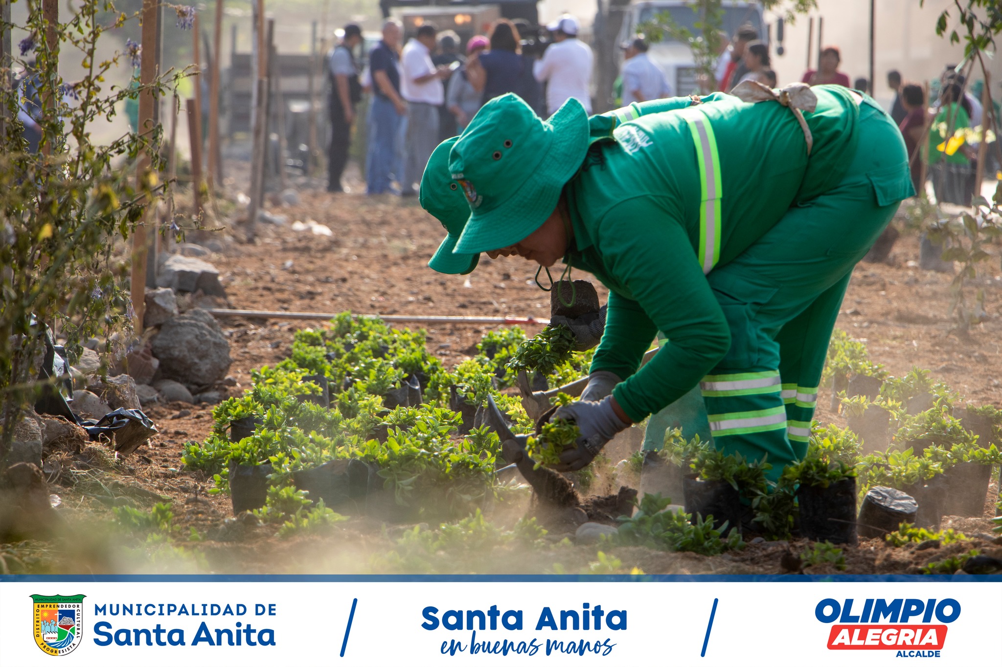 Nuestro Alcalde #OlimpioAlegría, encabezó el operativo de erradicación de desmonte, limpieza y seguridad en la Av. Ferrocarril, junto al equipo municipal de parques y jardines, limpieza pública, serenazgo y transporte.