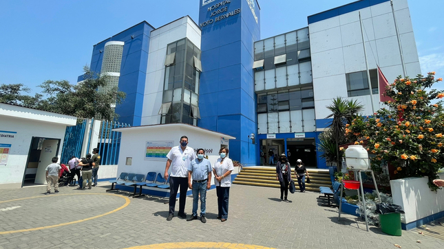 Nuestro alcalde #OlimpioAlegría visitó las instalaciones del  Hospital EsSalud Voto Bernales, donde junto al director, el Doctor Demetrio Antonio, reforzarán el trabajo y las campañas GRATUITAS de salud para todos nuestros vecinos santanitenses.