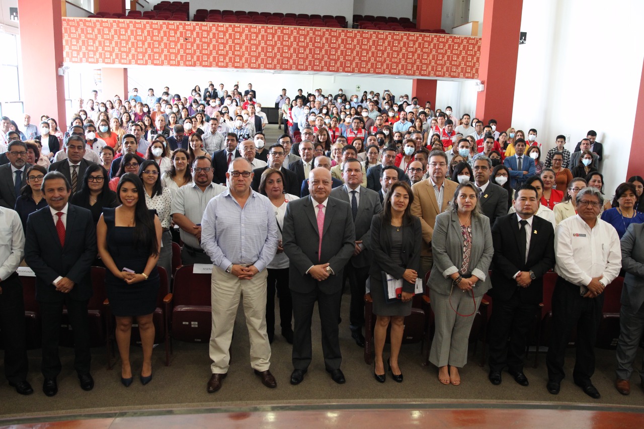 Ministro Alfonso Adrianzén Ojeda: "Hay que recuperar el clima de paz social a fin de lograr progreso y desarrollo"