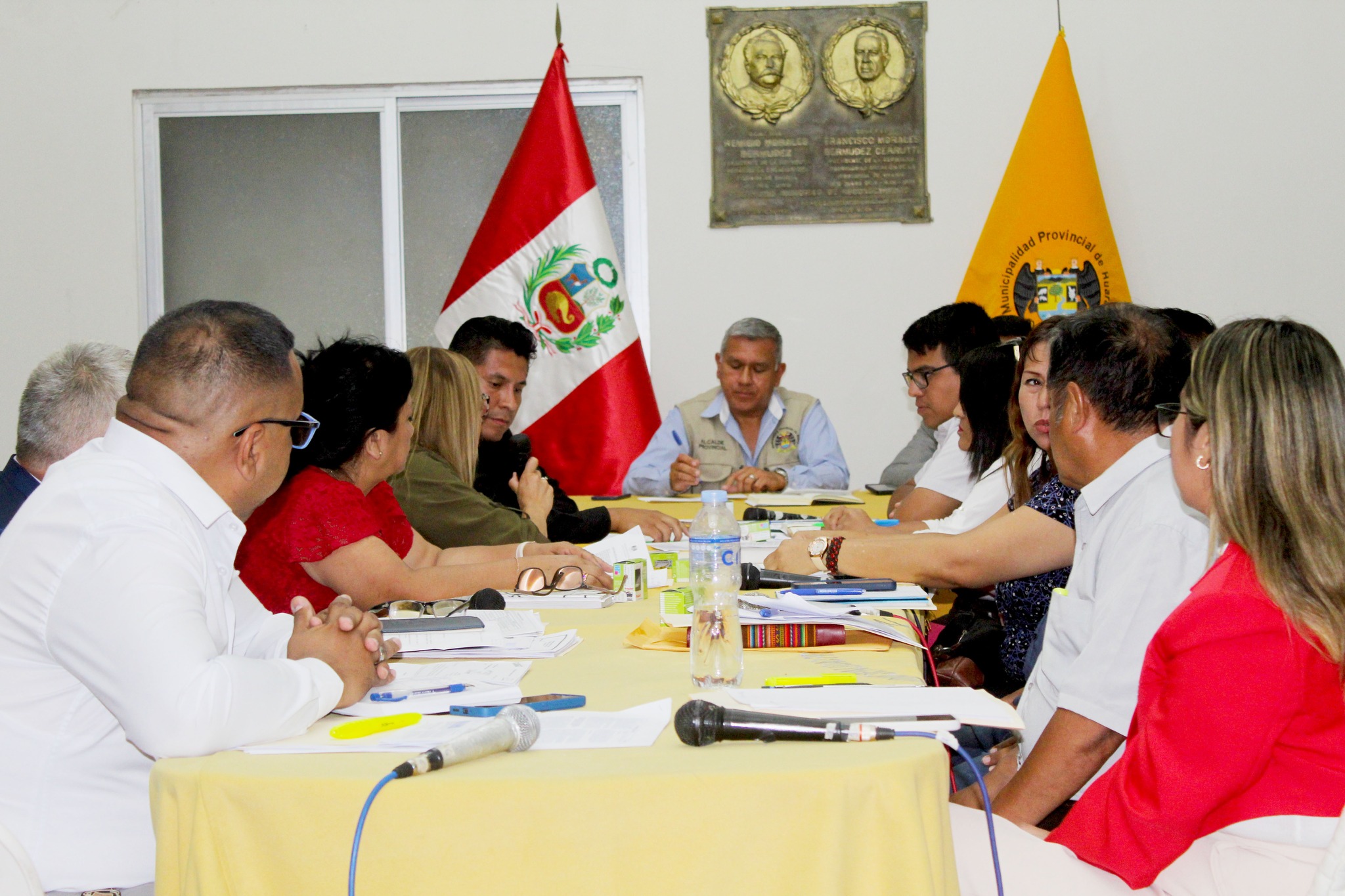 Alcalde y regidores participaron de la primera Sesión Ordinaria de Concejo en la que aprobaron convenio con COFOPRI