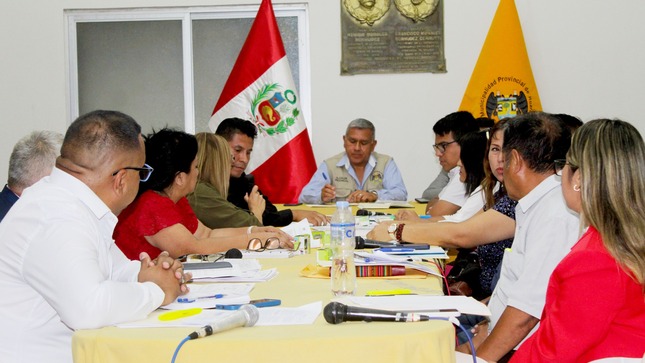 Alcalde y regidores participaron de la primera Sesión Ordinaria de Concejo en la que aprobaron convenio con COFOPRI