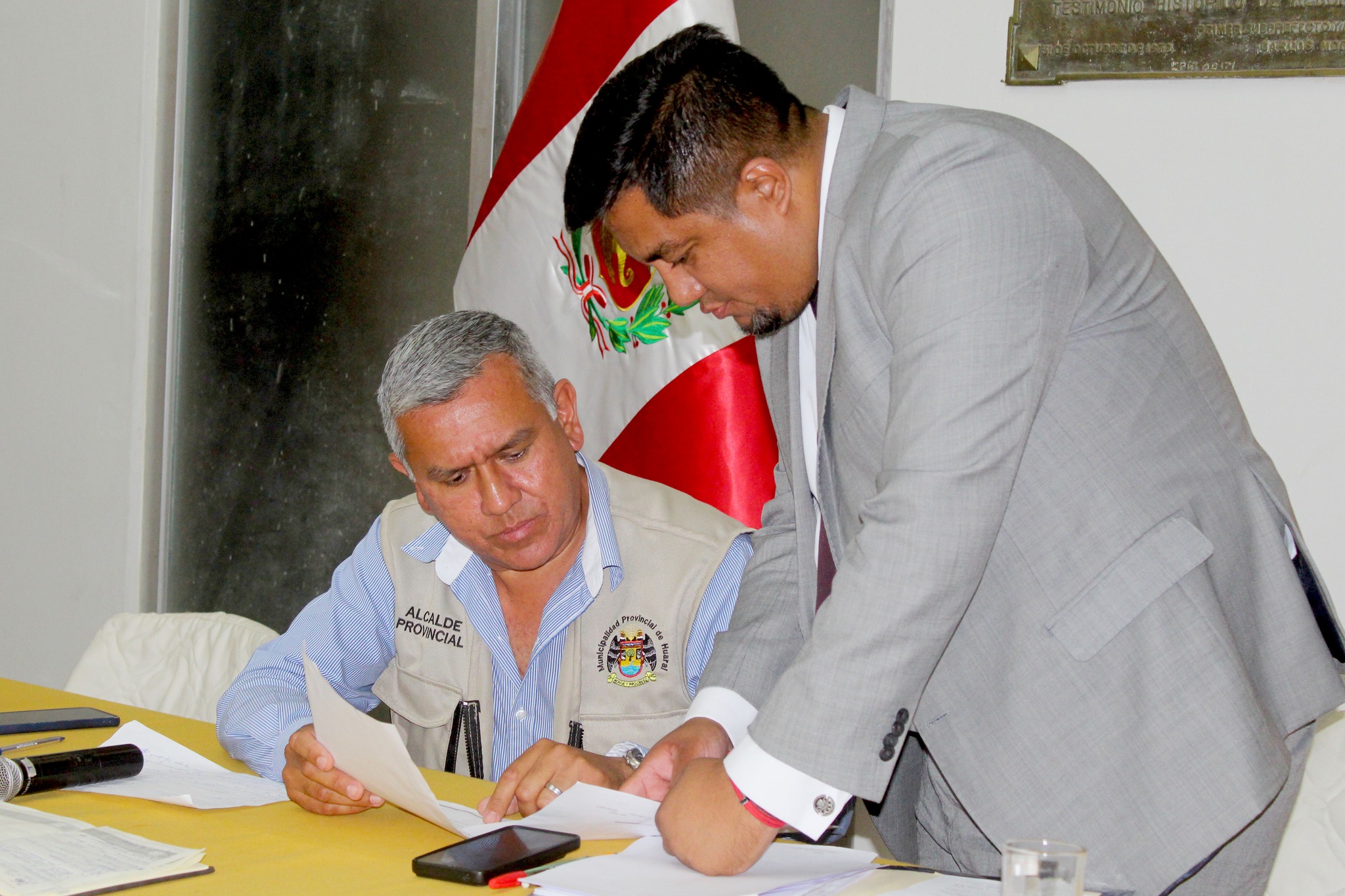 Alcalde y regidores participaron de la primera Sesión Ordinaria de Concejo en la que aprobaron convenio con COFOPRI