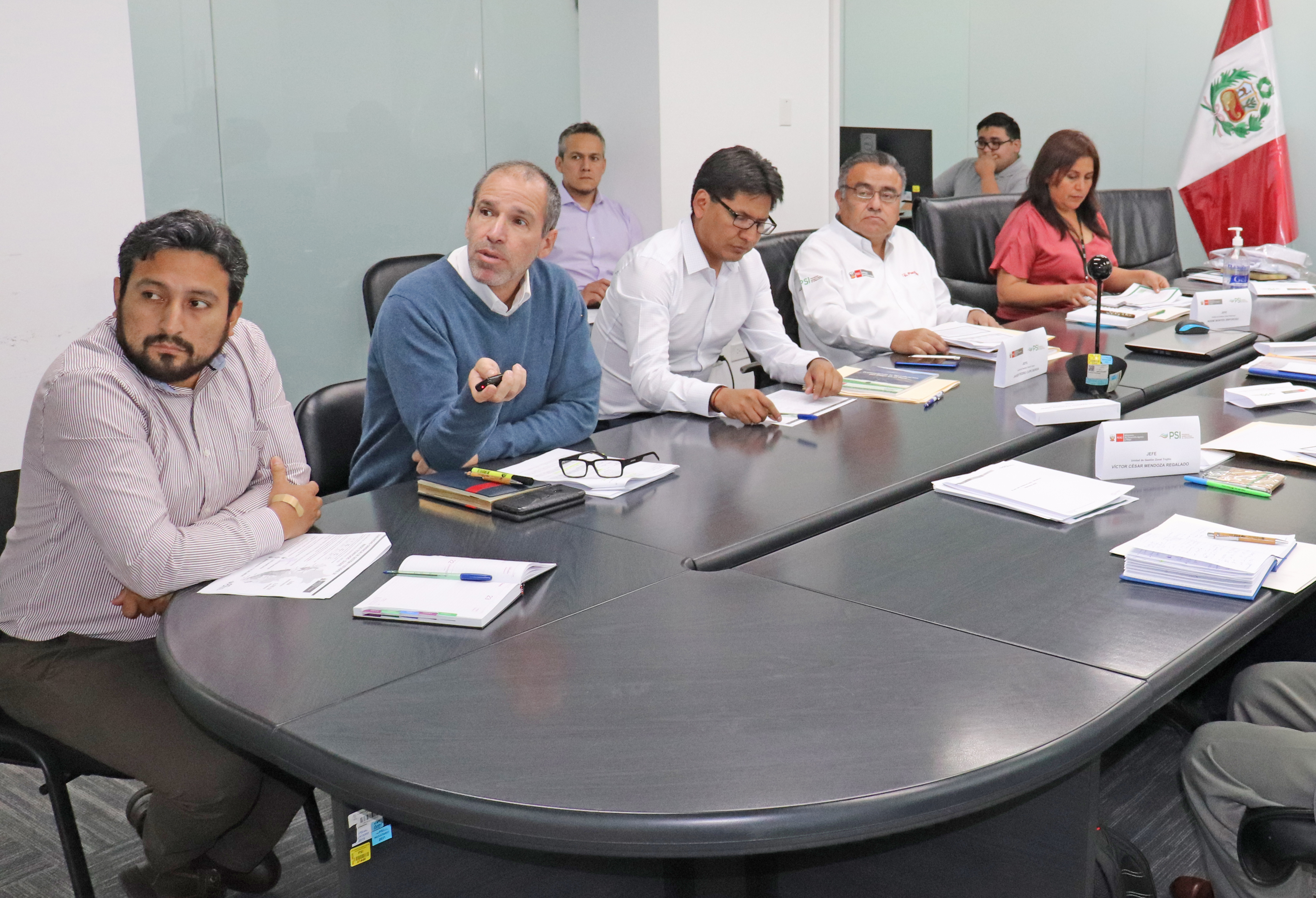 Jefe de línea realiza su presentación correspondiente.