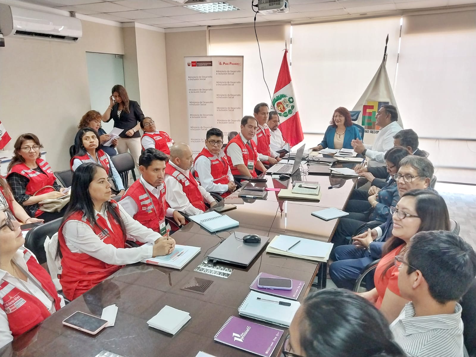 Presentan programas sociales y estrategia de articulación en primera reunión con el Midis