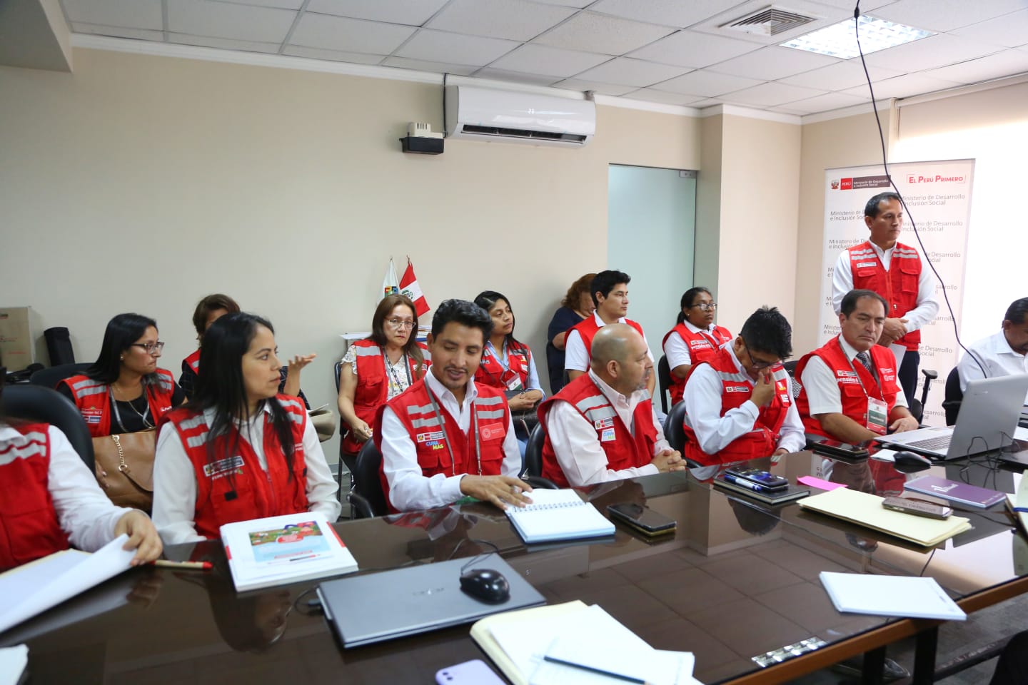 Presentan programas sociales y estrategia de articulación en primera reunión con el Midis