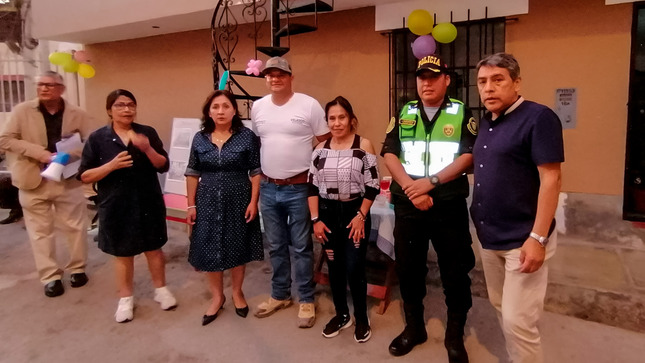 Foto Vecinos de Buenos Aires de Villa y alcalde Fernando Velasco participan de la inauguración de sistema de cámaras de vigilancia