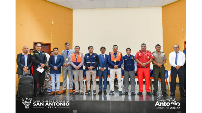 Juramentación del Señor Alcalde Juan Edgar Malásquez Jara como nuevo integrante de la Plataforma de Defensa Civil de la Provincia de Cañete.