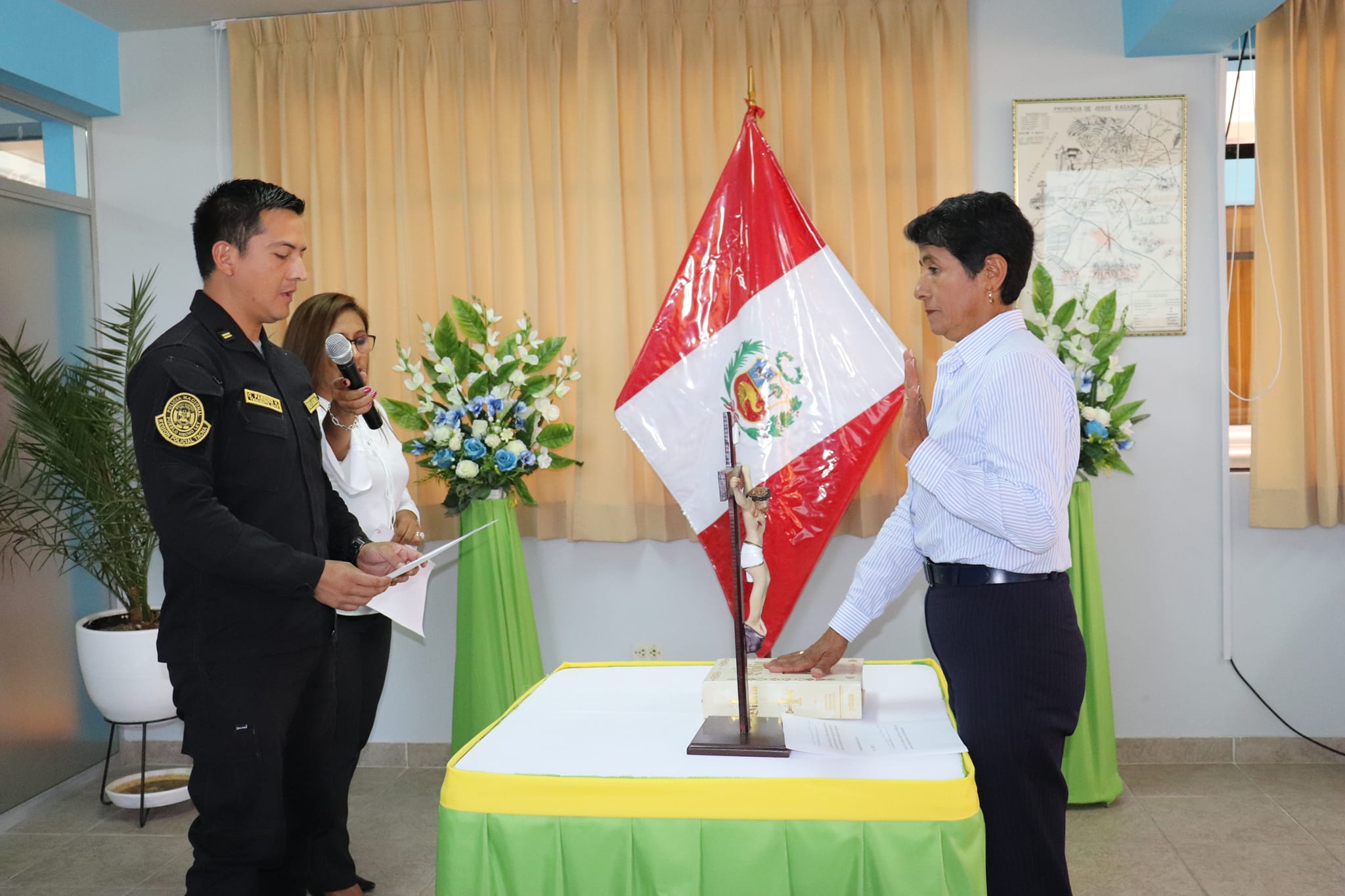 #Codisec 📌 En una significativa ceremonia, la primera autoridad distrital Sra. Urbelinda Chacon Diaz, juramentó como presidente del Comité Distrital de Seguridad Ciudadana (CODISEC)