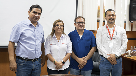 Gobernador y funcionarios de la ARCC