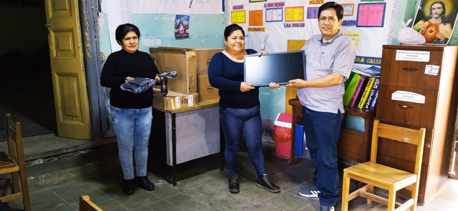Los equipos tecnológicos son recibidos por las trabajadoras del Núcleo.