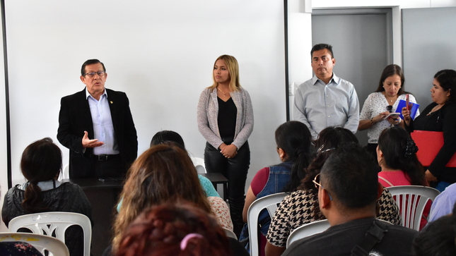 Foto Conversatorio entre las autoridades de nuestro distrito y el congresista de la República, Eduardo Salhuana