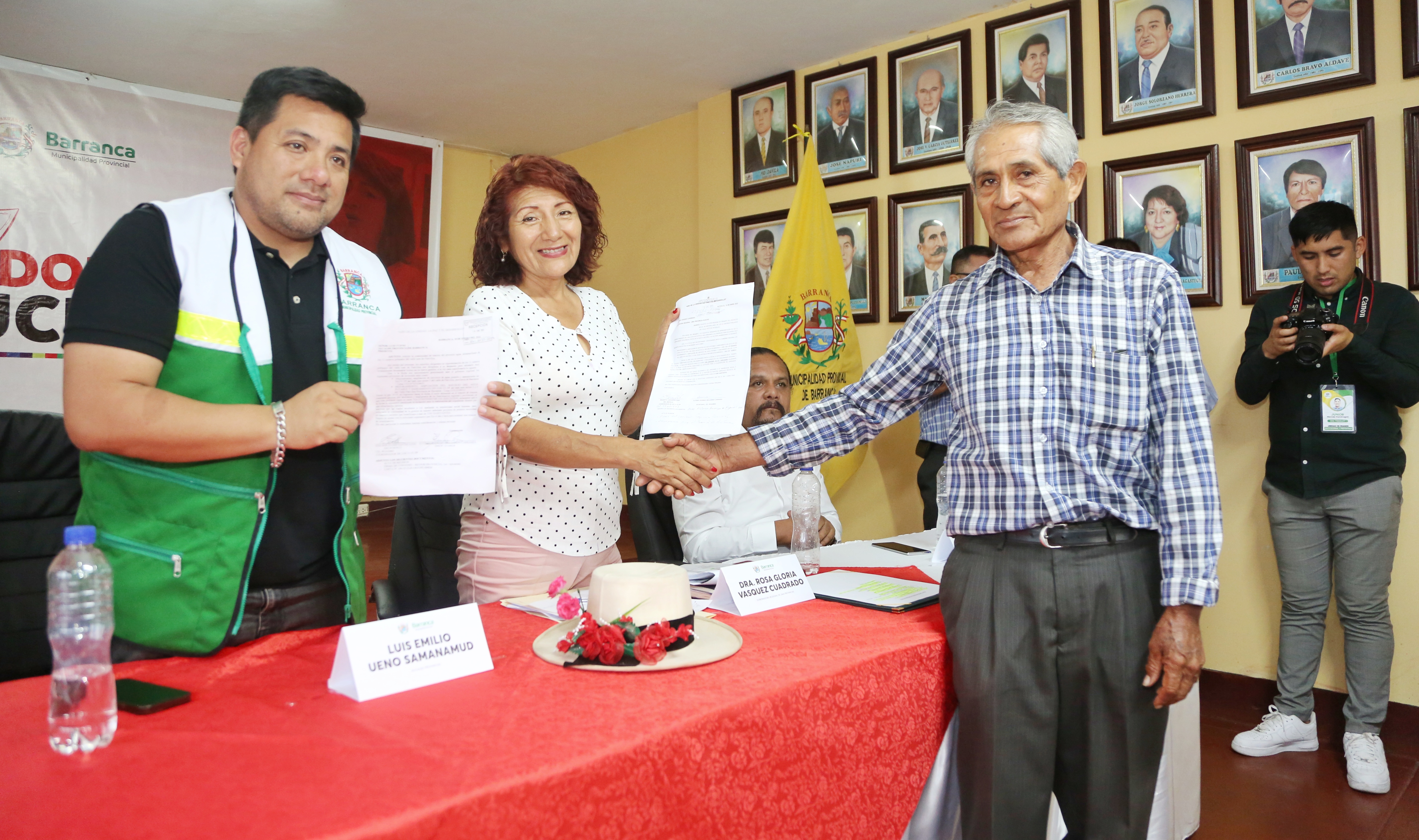 Gobernadora Rosa Vásquez y alcaldes construyen agenda de desarrollo para la provincia de Barranca